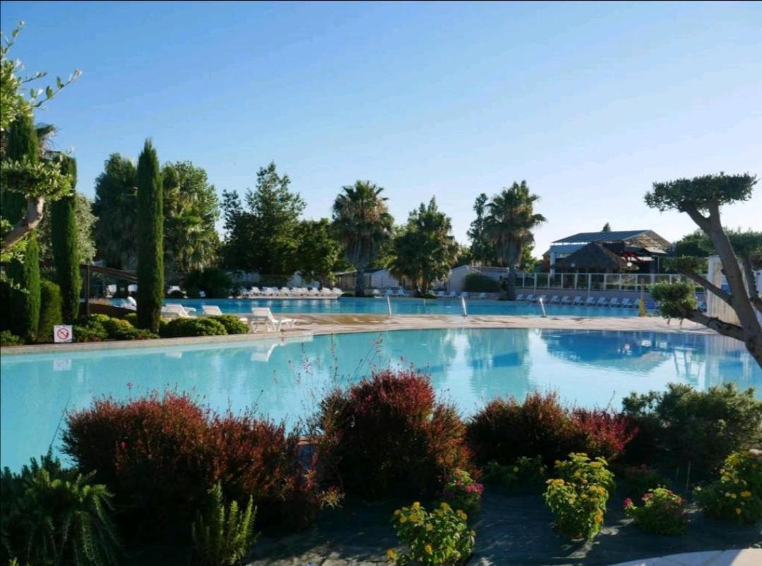 La Carabasse / Mazet 69 Hotel Vias Eksteriør billede